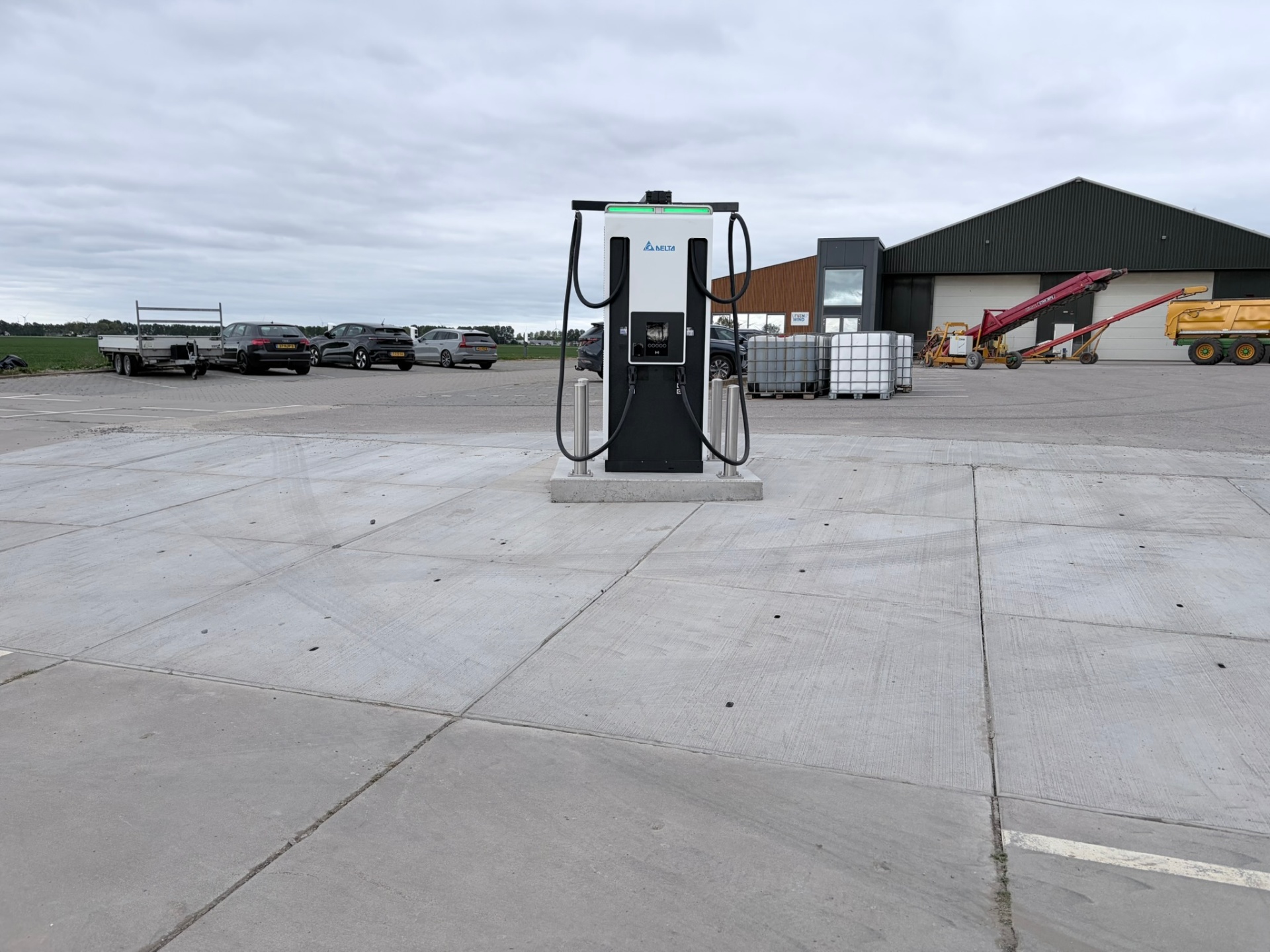 Farm Charge laadplein in Wieringerwerf met de snellader